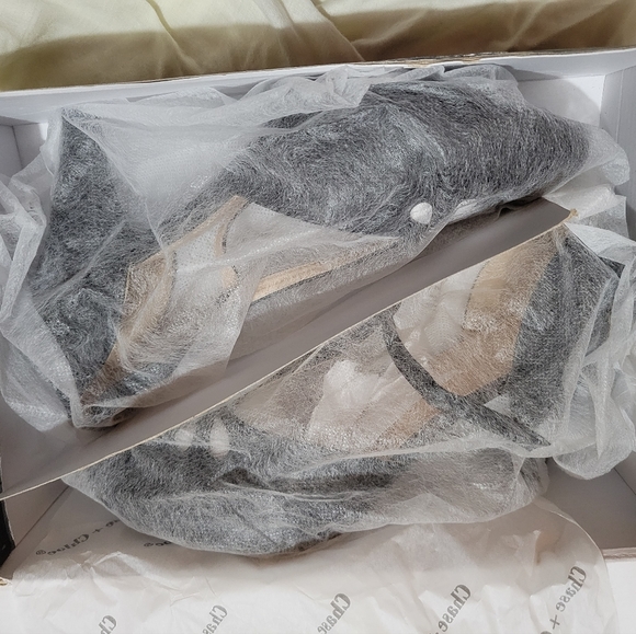 Chase and Chloe Kimmy Teardrop Cut out T-Strap mid heel dress pumps Women's 10 - Picture 5 of 6